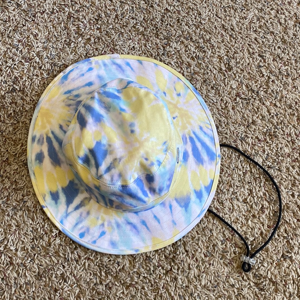 Steve Madden - bucket Hat- tie dyed print